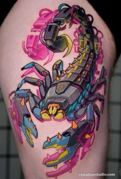 Meaning of scorpion tattoo on the leg and the delicate specialty of fineline tattoos.