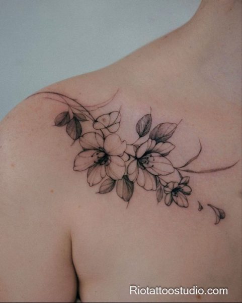 Meaning of shoulder tattoo and the delicate specialty of fineline tattoos.