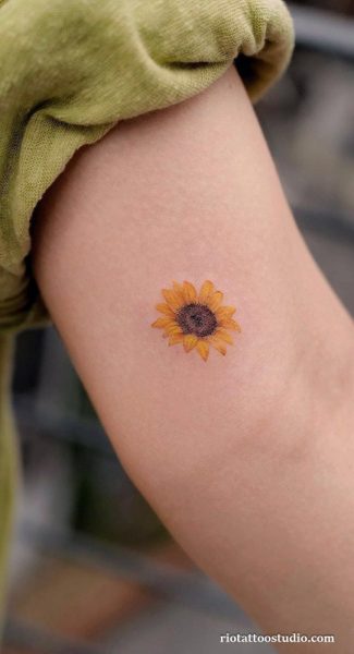 Top sunflower tattoo ideas to brighten your vibe 4 - Rio Tattoo Studio