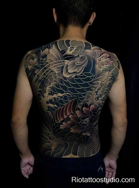 Meaning of yakuza tattoo and the delicate specialty of fineline tattoos.