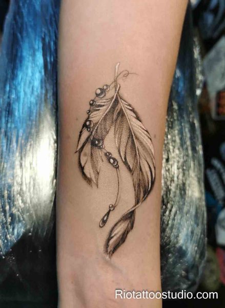 120+ Best Feather Tattoo Ideas: Symbols of Pure Freedom 9 - Rio Tattoo Studio