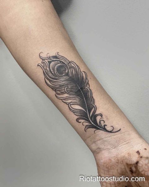 120+ Best Feather Tattoo Ideas: Symbols of Pure Freedom 10 - Rio Tattoo Studio