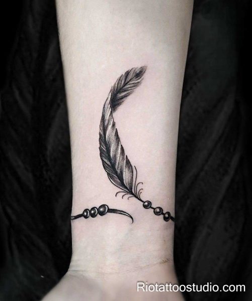 120+ Best Feather Tattoo Ideas: Symbols of Pure Freedom 11 - Rio Tattoo Studio