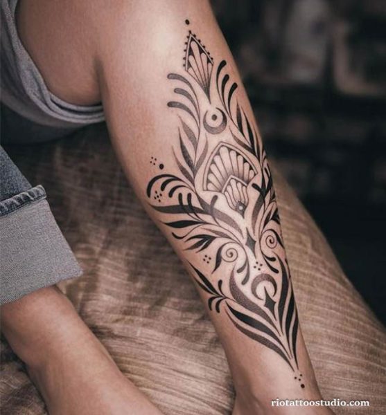 Best Female Leg Tattoos in 2026: Elegant and Pretty Designs 3 - Rio Tattoo Studio