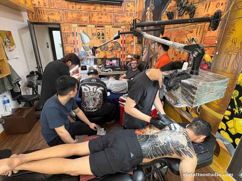 Modern and sterile workspace at Rio Tattoo Studio for tattoos on elbows