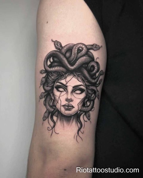 250+ Stunning Thigh Tattoo Ideas for Your Next Ink in 2026 1 - Rio Tattoo Studio