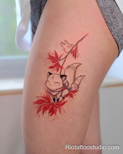 Cute kitsune fox thigh tattoo with red maple leaves and baby fox in watercolor style, thigh tattoo ideas