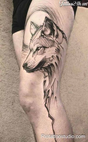 250+ Stunning Thigh Tattoo Ideas for Your Next Ink in 2026 7 - Rio Tattoo Studio
