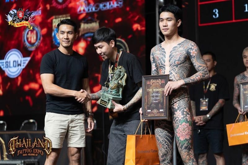 Artist Tattoo Anh Duc winning 1st Prize for Large-Scale Japanese ink at Thailand Tattoo Convention.
