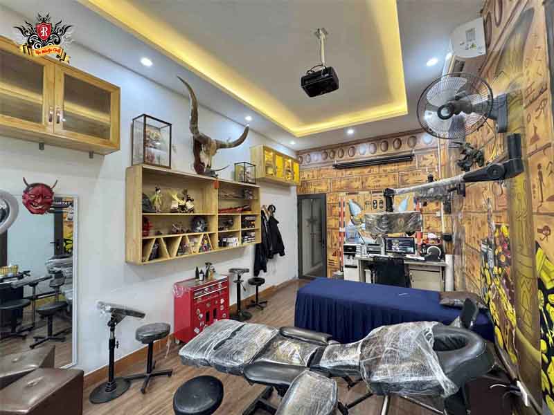 Medical standard studio room for safe black rose tattoo sessions.