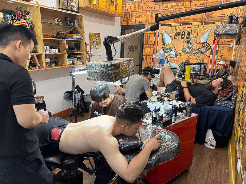Modern Rio Tattoo Studio for your perfect tattoo hip.