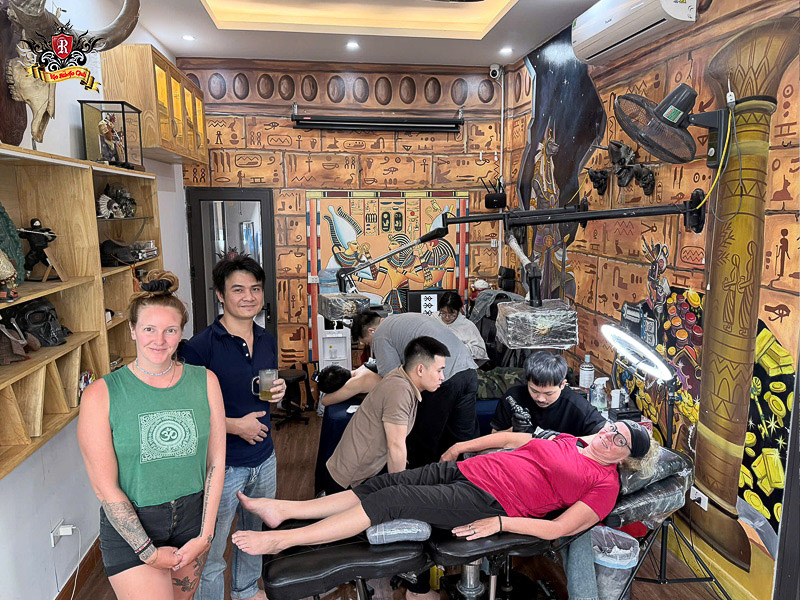 Professional artist creating precise simple tattoos for men.