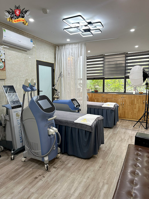Sterile environment and protected client records at Hanoi tattoo parlor
