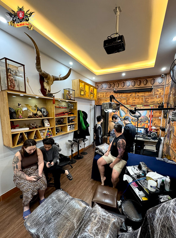 Confidential image and face blurring protection under privacy policy Rio Tattoo Studio.