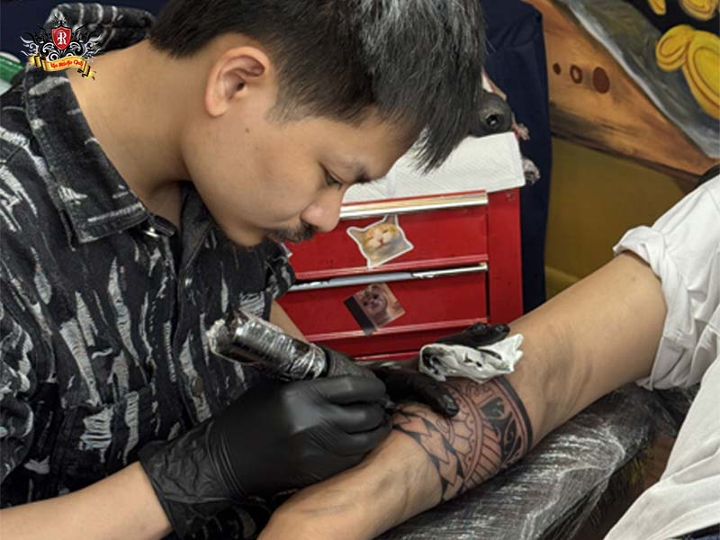 A master artist precisely tattooing half sleeve tattoos for women with high sterile standards.